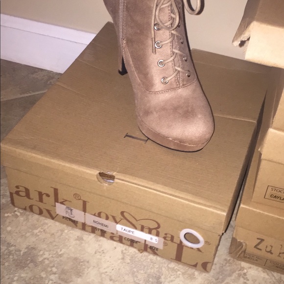 Shoes - Picture 6 of 8